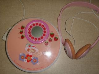 STRAWBERRY SHORTCAKE PORTABLE CD PLAYER WITH HEADPHONES
