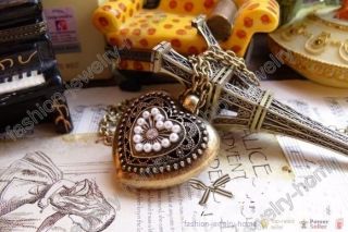 antique locket necklace in Vintage & Antique Jewelry