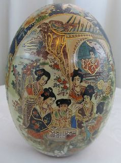 ANTIQUE CHINESE HAND PAINTED SATSUMA PORCELAIN EGG WITH ORIGINAL 