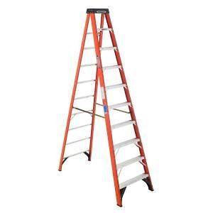 Werner 12 ft. Fiberglass Step Ladder 300 lb. Load Capacity (Type IA 