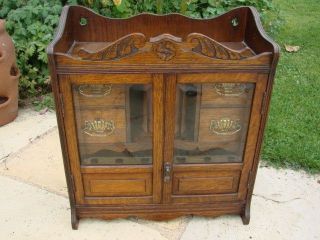 SUPERB LARGE EDWARDIAN OAK SMOKERS CABINET / PIPE RACK WITH TOBACCO 