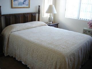   105 Antique Hand Crocheted Ecru Coverlet Bedspread Queen / Full