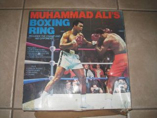 Muhammad Ali Boxing Ring set w/ 2 Figures (including box and most 