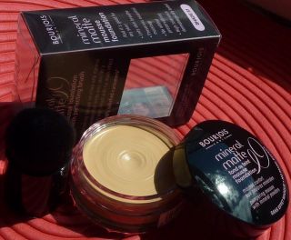 Bourjois Mineral Matte Mousse Foundation & Perfecting Brush 81 Tendre 