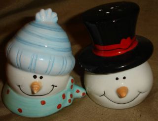 Kathryn Beich SNOMAN Snowmen Salt and Pepper SHAKERS