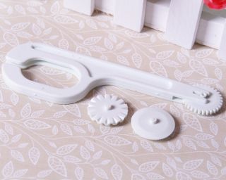 Plastic Fondant Cake Embosser 3 Wheels Cutter Cake Decorating DIY Tool 