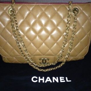 chanel maxi in Womens Handbags & Bags