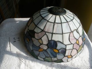 VINTAGE Tiffany Style STAINED GLASS LAMP SHADE * NICE *