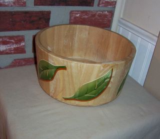 2001 CLAY ART HAND PAINTED SERVING BOWL WOOD WITH GREEN LEAF DESIGN