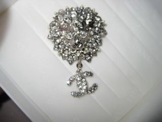   NEW CHANEL LION BROOCH SILVER PIN 2011 RUNWAY RHINESTONE METALLIC