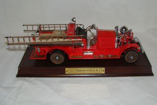 Franklin Mint 1922 Ahrens Fox R K 4 Pumper Fire Engine w/ base and 