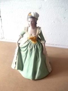 1982 FRANKLIN MINT HAND PAINTED FIGURE OF MARIE ANTOINETTE