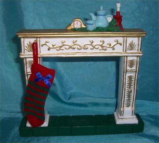 ADORABLE VINTAGE CERAMIC CHRISTMAS MANTLE W/ STOCKING TEAPOT & CLOCK 