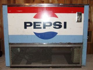vintage pepsi cooler in Pepsi