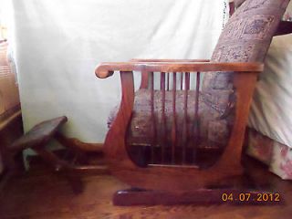 VINTAGE OAK ROCKING RECLINER CHAIR WITH GLIDING/RETRAC​TING FOOT 