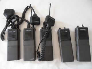 Lot of 5 Motorola MT1000 H44GCU7100BN Handie Talkie UHF Radios and 3 