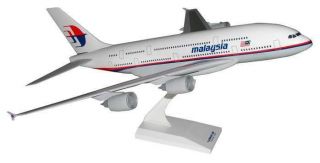 Malaysia Airlines A380 BNIB 1200 Scale model Gear Included (old 