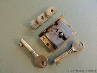 CLASSIC ANTIQUE STYLE BOX LOCK WITH KEEP AND 2 KEYS L1