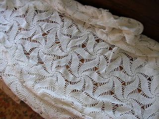 Vintage crochet throwcoverlet or tableclothpinwheel design