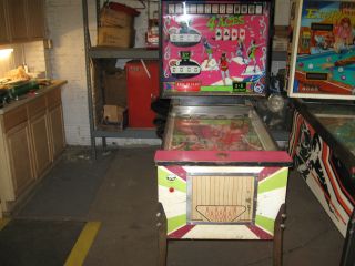 vintage pinball machine in Machines