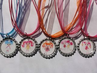   SILLY HAIR BOTTLE CAP NECKLACES PARTY FAVORS Bea Mitten Jewel