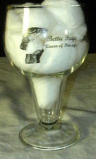 VINTAGE 1950S BETTIE PAGE QUEEN OF PIN UPS GLASS #1