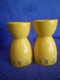 vintage 1985 YELLOW EGG CUPS   DAISY BORDERS   TELEFLORA CERAMIC