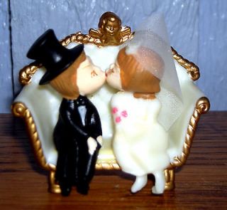 Tiny 1975 Wilton Wedding Cake Topper w/Kissing Bride & Groom Hong Kong 