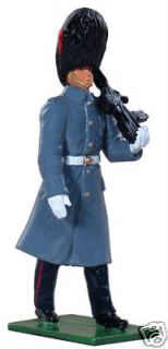 BRITAINS SOLDIERS COLDSTREAM GUARD IN OVERCOAT 48500