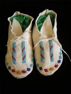 VINTAGE N. PLAINS SIOUX INDIAN BEADED MOCCASINS HARD SOLES NEVER 