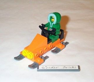 Lego Minifigure Eskimo on Snowmobile 6520 6575 Snow Scooter Arctic