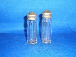 vintage glass salt and pepper shakers in Collectibles