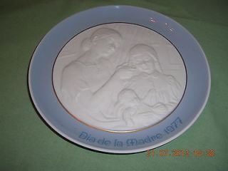 LARGE LLADRO PLATE MOTHER AND CHILDREN