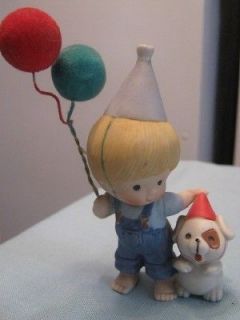 1982 VTG ENESCO COUNTRY COUSINS FIGURINE SCOOTER HOLDING BALLOONS DOG 