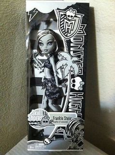Monster High Skull Shores Doll Frankie Stein Black and White Brand New 