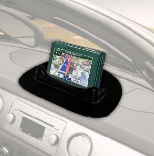   SLIP STICKY PAD IN CAR DASHBOARD FOR GPS SAT NAV TOMTOM GARMIN PDA