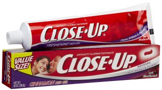 Close Up Freshening Red Gel Anticavity Fluoride with Mouthwash 
