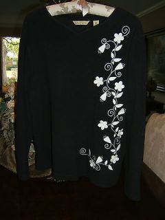 BECHAMEL WOMENS BLACK TOP WITH FLOWERS SIZE PL