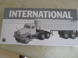 First Gear 2000 Sand and Gravel 1959 IH Tractor w Dump Trailer 1/34 