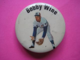1969 Montreal Expos BOBBY WINE Souvenir Jarry Parc color Pin 1.75 Inch