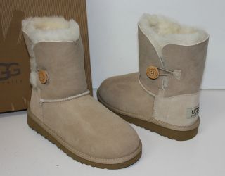 Ugg Youth Bailey Button Sand boots   Big Kids   New in Box