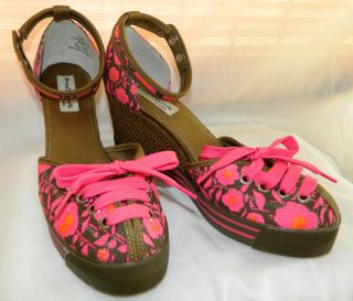 NANETTE LAPORE FOR KEDS NWOT 7.5 Pink Floral Lace up Wedge Runners