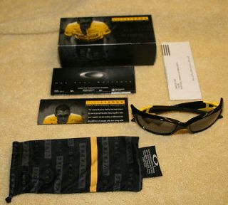   Straight Jacket Livestrong Lance Armstrong Sun Glasses   Brand New