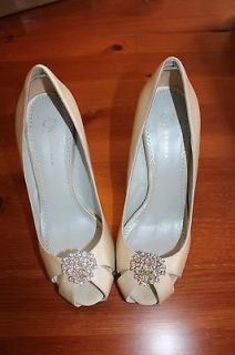 EUC GRAZIA VALENTINE Wedding Shoes • Diamond White Silk • Size 8.5