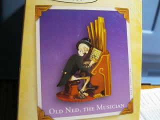 2004 Hallmark OLD NED, THE MUSICIAN Halloween Skeleton Organ Player 
