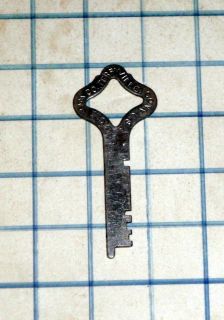 Antique Vtg old Eagle R7 flat skeleton key padlock lock Co Cabinet 