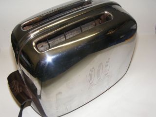   Toastmaster Chrome+Bakelit​e toaster Auto Pop up bottom flips out