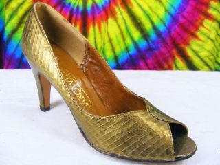 Vintage 70s Gold Snakeskin Sakowitz Peep Toe Pump Shoes