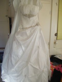 Alfred Angelo Designer Wedding Dress Size 2 Beautiful NEVER WORN