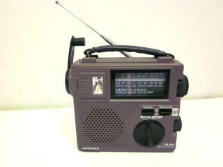 Grundig FR200 Emergency Am FM Shortwave Crank Radio with Light
